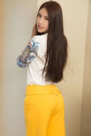 高跟美妇跪撅白嫩臀部_HD在线播放观看