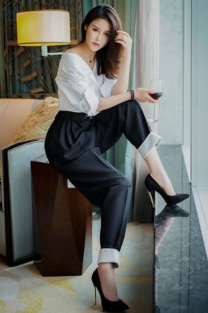 总裁解开她的内衣含着她的柔软视频_HD免费观看超清